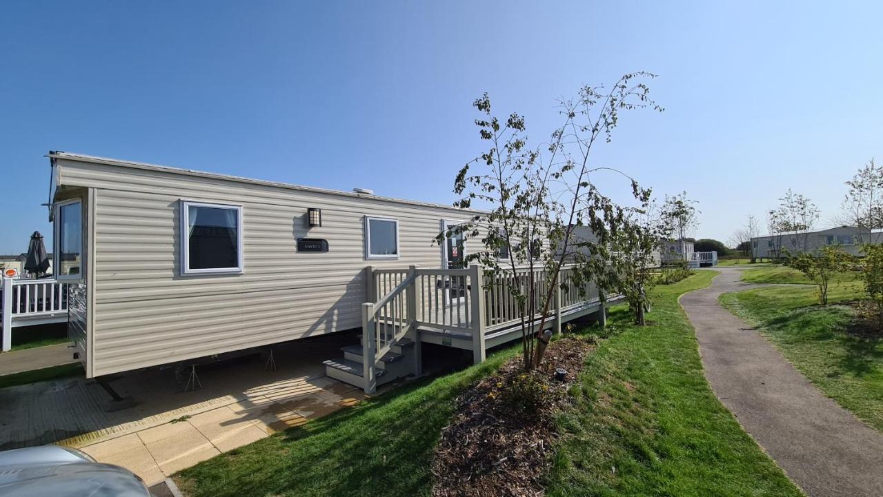 Luxury 2019 8 Berth Caravan With Hot Tub @ Tattershall Lakes Экстерьер фото