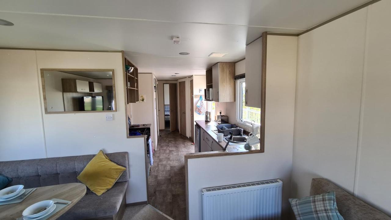 Luxury 2019 8 Berth Caravan With Hot Tub @ Tattershall Lakes Экстерьер фото