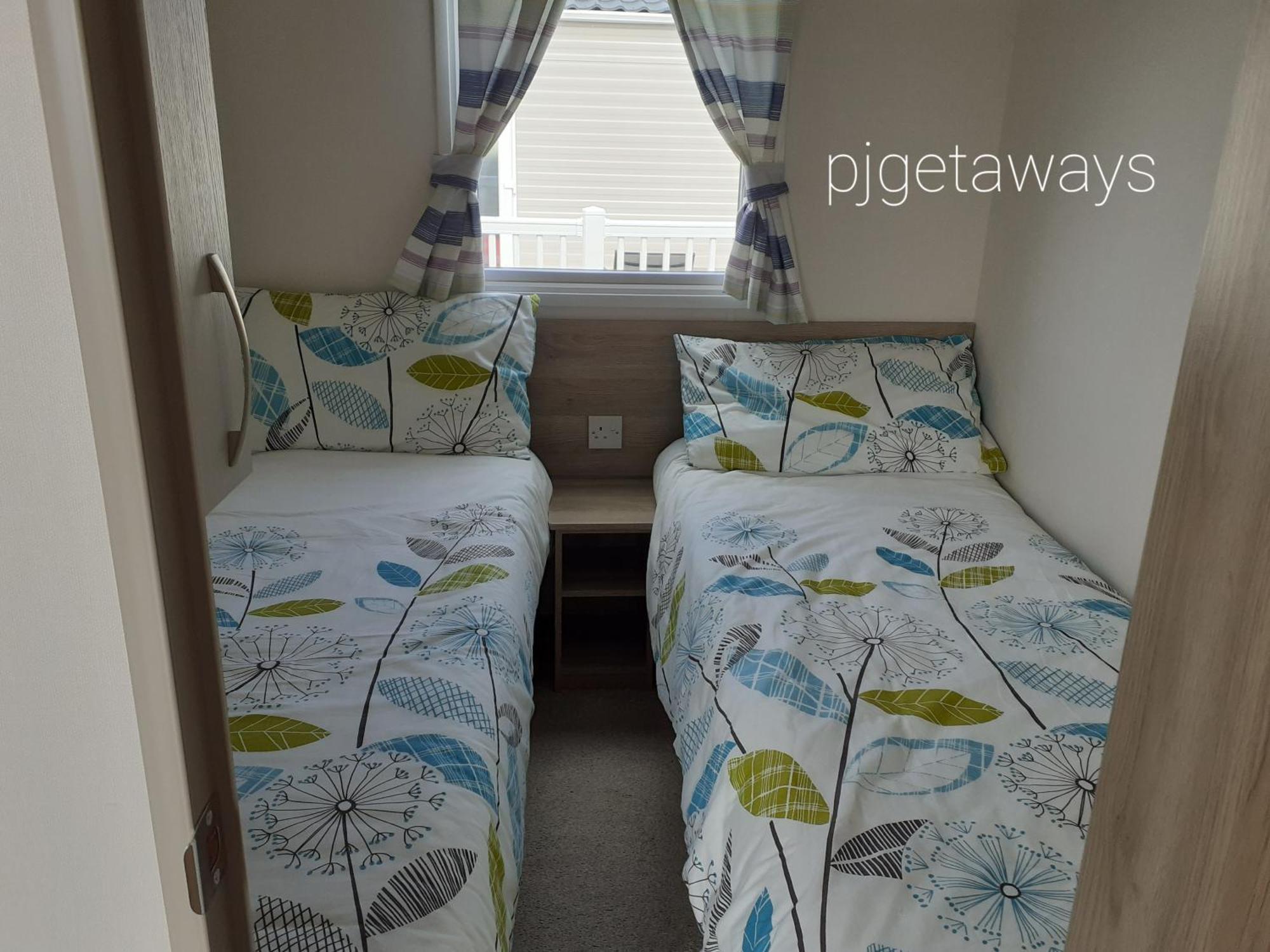 Luxury 2019 8 Berth Caravan With Hot Tub @ Tattershall Lakes Экстерьер фото